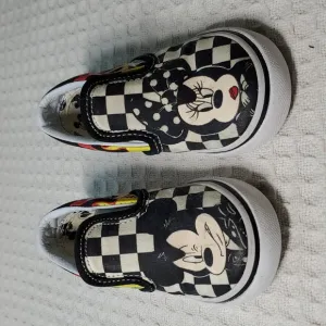 Disney/VANS Limited Edition Minnie &amp; Mickey sneakers boys size 6