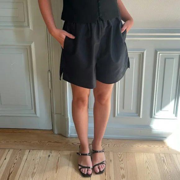 DJERF AVENUE Breezy Shorts Black