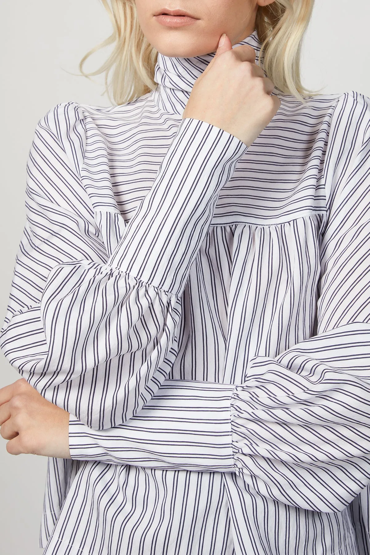 HIGH NECK A-LINE BLOUSE
