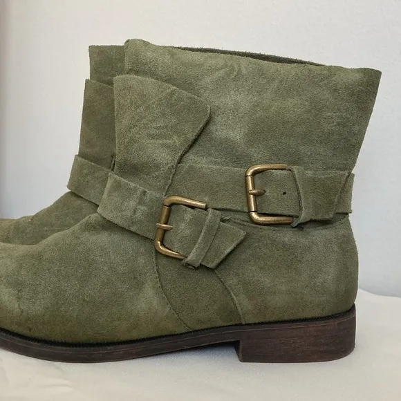 Kenneth Cole Reaction Gurrl Talk Olive Suede Slip On Booties