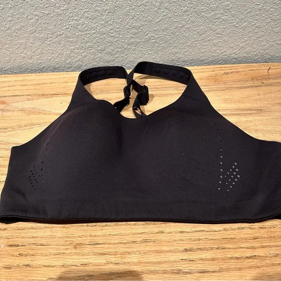 Lululemon Air‎ Support Bra in Black Size 38C