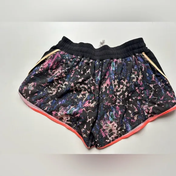 Lululemon Super Squad Short Floral Sport Black Multicolour gym running shorts