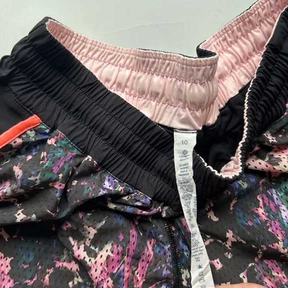 Lululemon Super Squad Short Floral Sport Black Multicolour gym running shorts