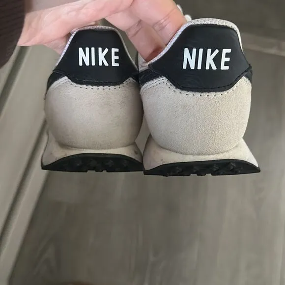 Nike White and Black Sneakers