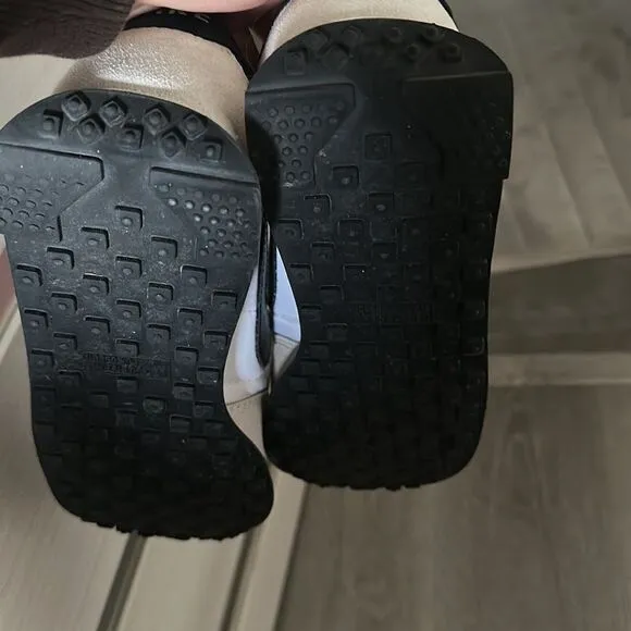 Nike White and Black Sneakers