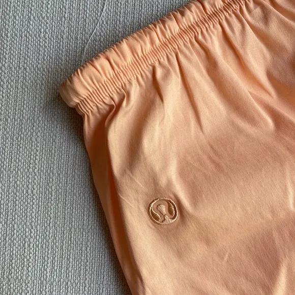 NWT Lululemon Cotton-Blend Poplin High-Rise Short 4&quot; - peach Bellini -size SMALL