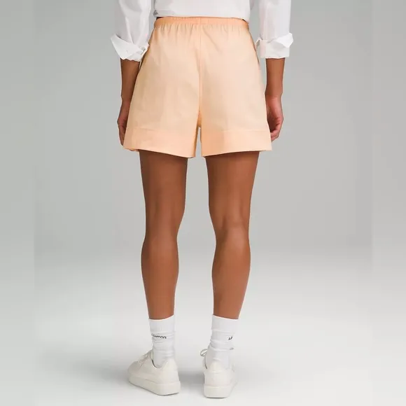 NWT Lululemon Cotton-Blend Poplin High-Rise Short 4&quot; - peach Bellini -size SMALL