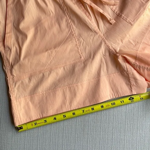 NWT Lululemon Cotton-Blend Poplin High-Rise Short 4&quot; - peach Bellini -size SMALL