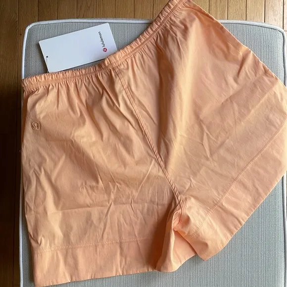 NWT Lululemon Cotton-Blend Poplin High-Rise Short 4&quot; - peach Bellini -size SMALL