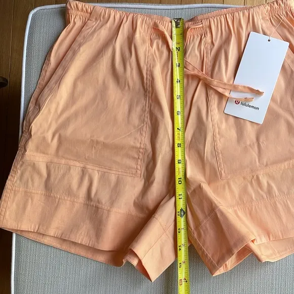 NWT Lululemon Cotton-Blend Poplin High-Rise Short 4&quot; - peach Bellini -size SMALL