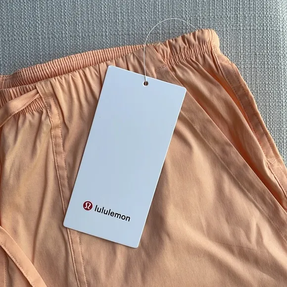 NWT Lululemon Cotton-Blend Poplin High-Rise Short 4&quot; - peach Bellini -size SMALL