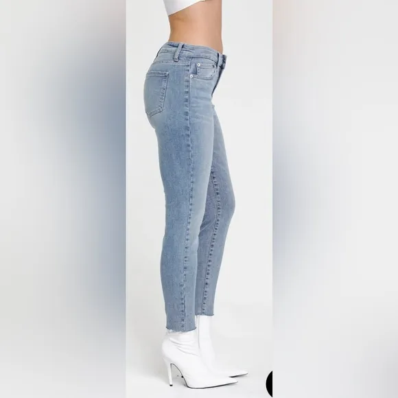 Pistola NWT Audrey Midrise Skinny Jean in Breezy (light wash)