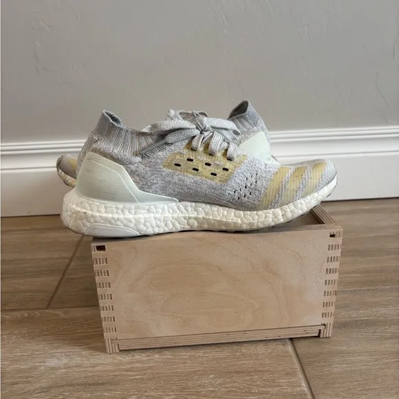 Size 5 Adidas Ultraboost Uncaged J “White” Men/Youth Sneakers BY2079