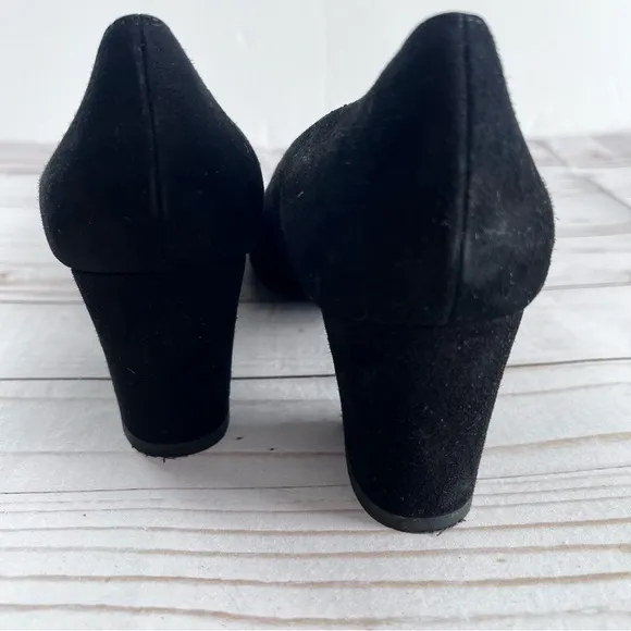 Stuart Weitzman Black Suede Pumps in size 8.5