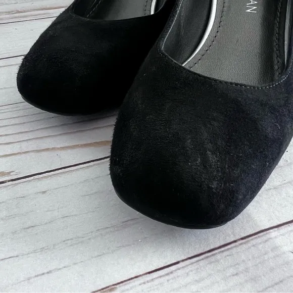 Stuart Weitzman Black Suede Pumps in size 8.5