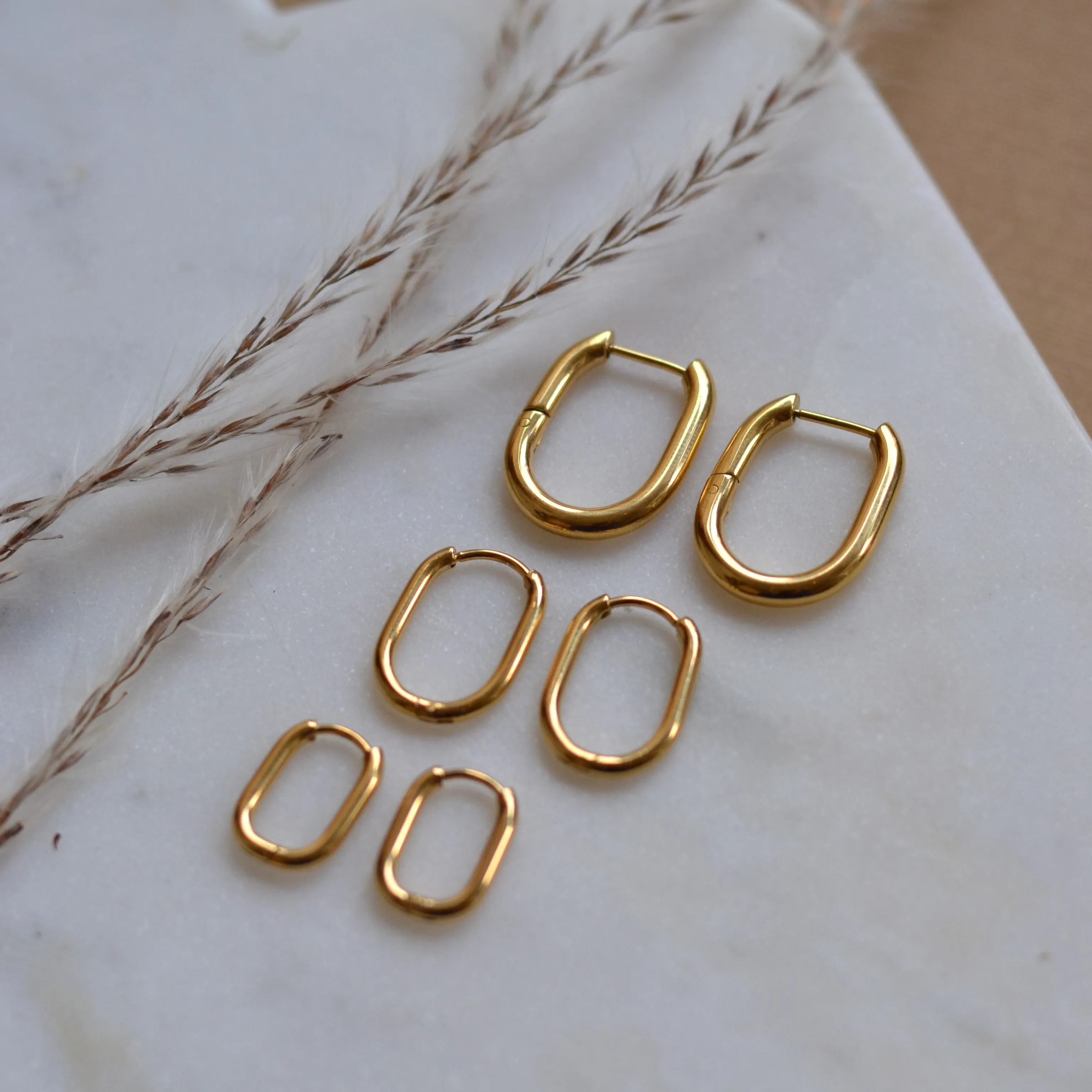 UBNY Collection | Oval Huggie Hoop, 18mm