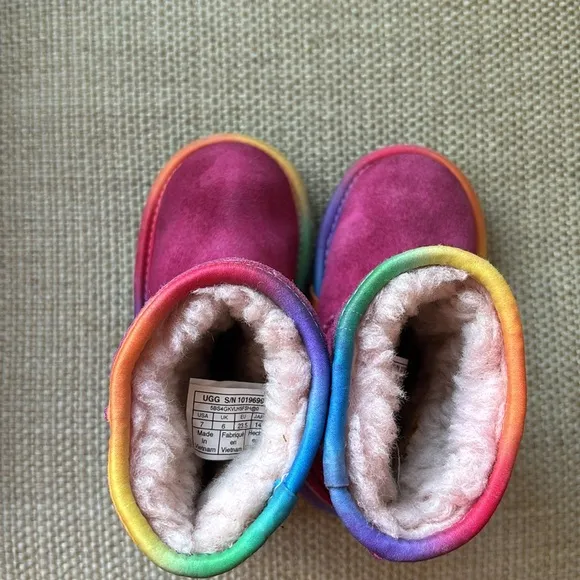 UGG Kids' Boots Leather/ Suede Rainbow Trim Sz 7 EXC CONDITION