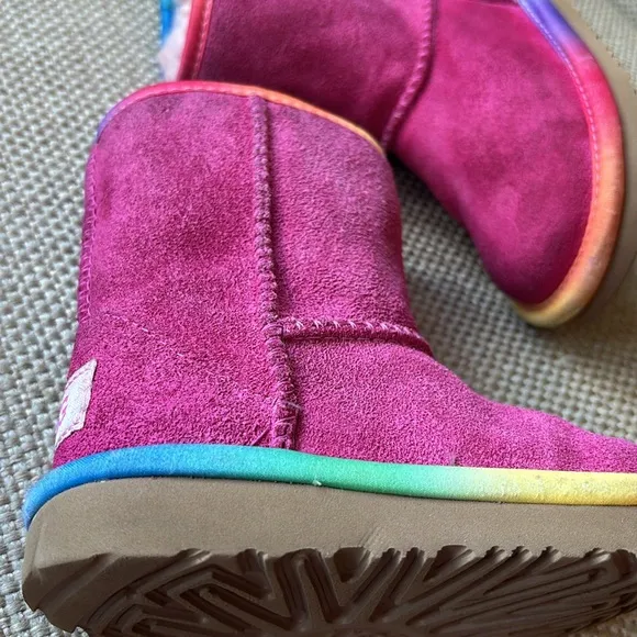 UGG Kids' Boots Leather/ Suede Rainbow Trim Sz 7 EXC CONDITION