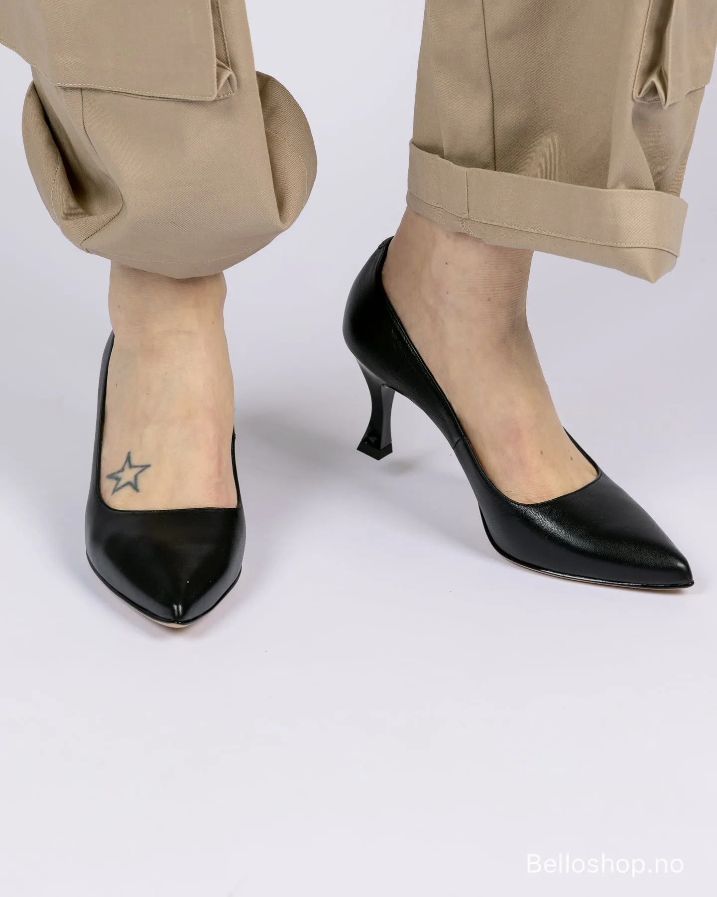 Unisa Kizas sort pumps glattskinn  med spiss tå