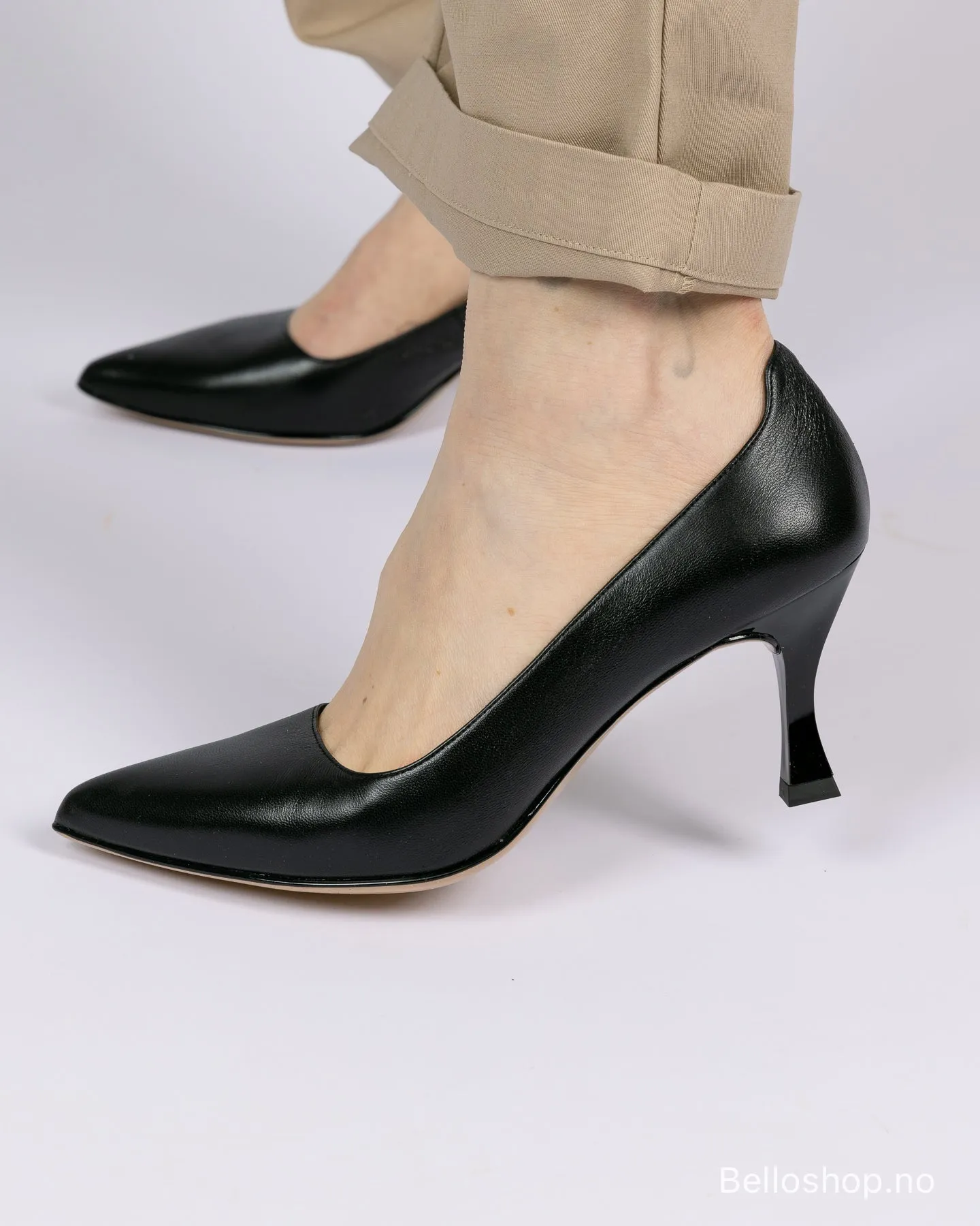 Unisa Kizas sort pumps glattskinn  med spiss tå