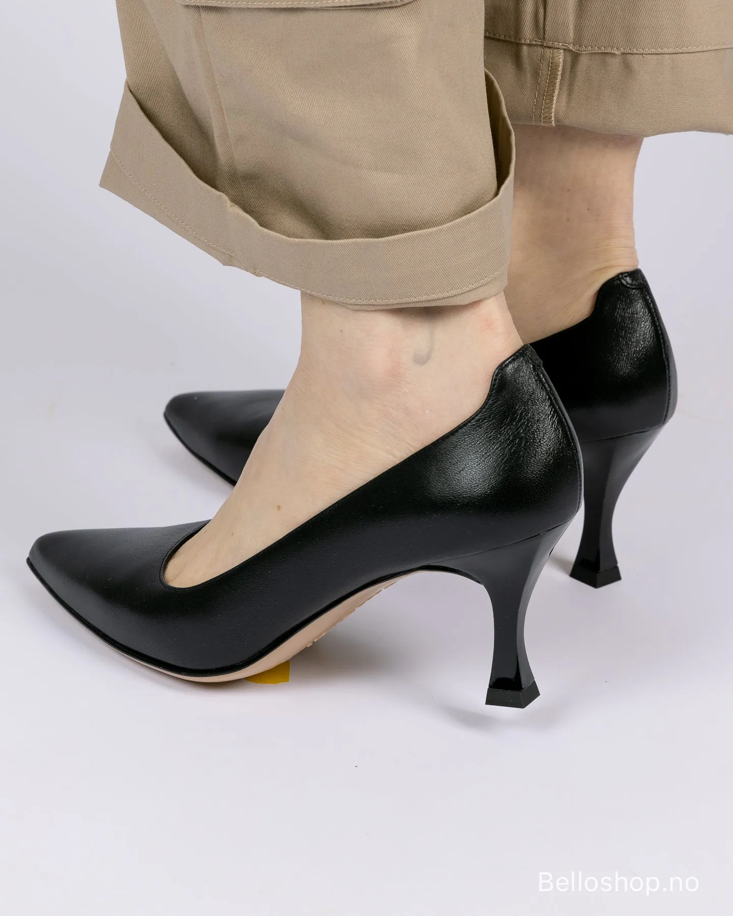 Unisa Kizas sort pumps glattskinn  med spiss tå