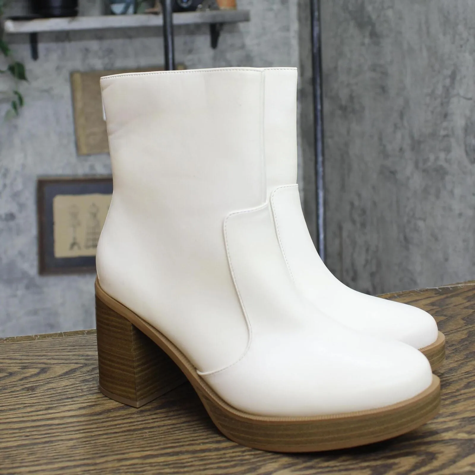 Universal Thread Jenna Platform Boots with Memory Foam Insole Off White 9M