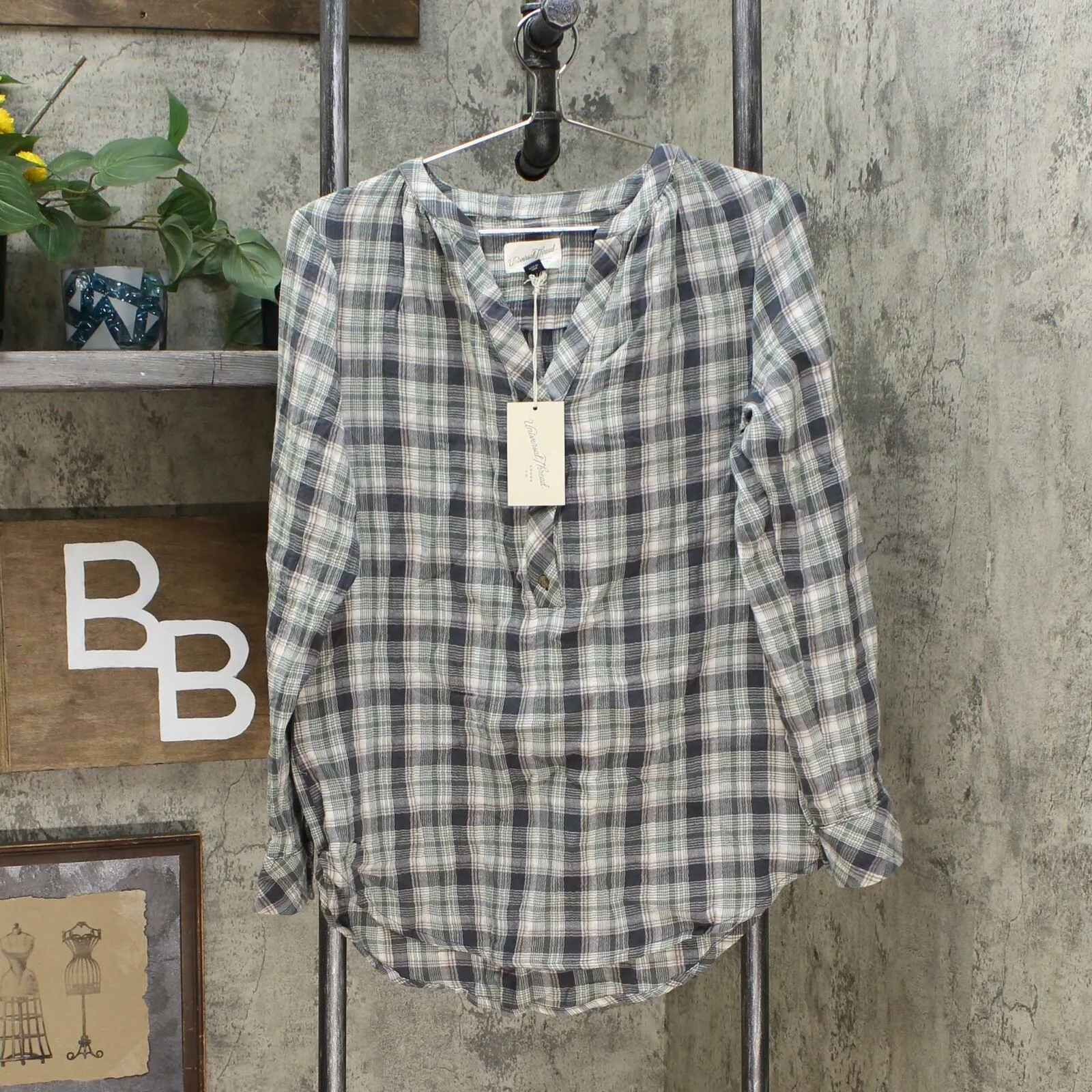 Universal Thread Women's Long Sleeve Button Front Tunic Blouse