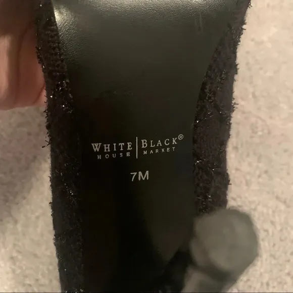 White House black market black pumps size 7
