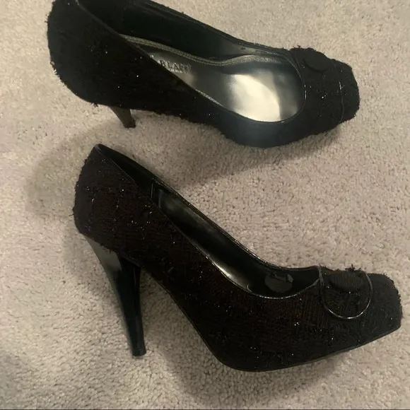 White House black market black pumps size 7